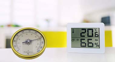 Analog Hygrometer Vs. Digital